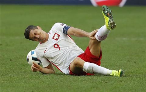 Vì sao sát thủ Robert Lewandowski mất tích ở Euro 2016?