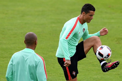 Ronaldo và đồng đội tập nhẹ trước trận Croatia vs BĐN