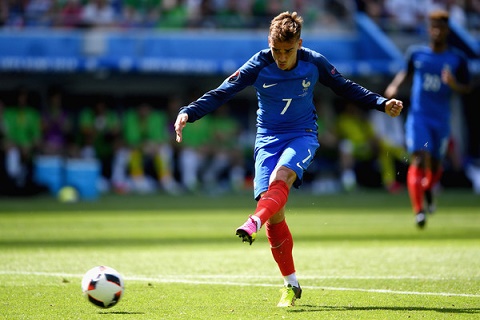 Antoine Griezmann chỉ đá tốt trong hiệp 2?