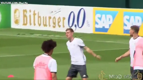 Tiền vệ Toni Kroos nhái điệu ăn mừng của Ronaldo