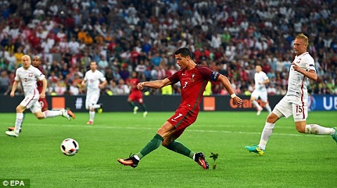 Ronaldo nup gio dong doi Ai dien gioi hon CR7 hinh anh 2