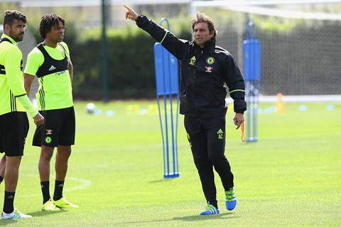 Tân HLV Antonio Conte máu lửa trong buổi tập đầu tiên ở Chelsea