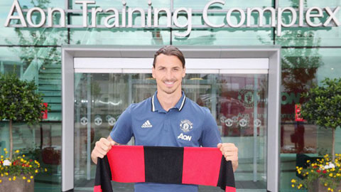 Lộ lí do Ibrahimovic không đi du đấu cùng Man United