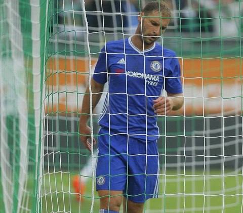 Hàng thủ Chelsea không còn chỗ cho Branislav Ivanovic