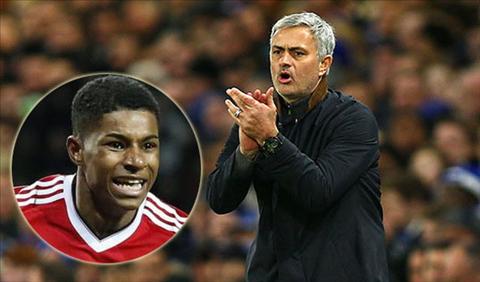 Thâm ý sau hành động ưu ái thần đồng Rashford của Mourinho
