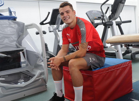 Tân binh Arsenal lẻ bóng ở Emirates