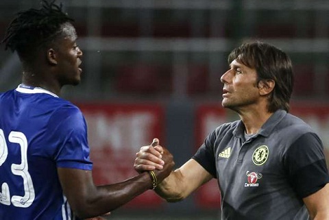 Với Batshuayi và Kante, Conte đã có những nguyên liệu hoàn hảo cho 4-2-4
