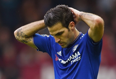 Cận cảnh pha vào bóng thô bạo của Fabregas trận Chelsea 1-0 Liverpool