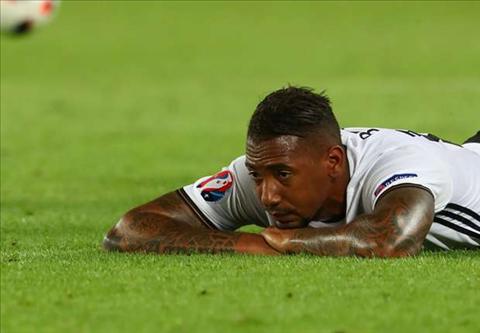 Chùm ảnh: Cộng đồng mạng thi nhau chế pha bóng chạm tay của Boateng