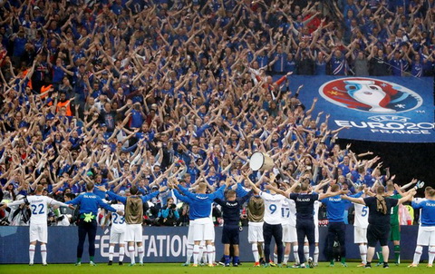 Chia tay Euro 2016, Iceland vẫn trình diễn màn vỗ tay thị uy ấn tượng