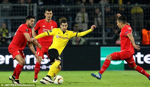 “Mọi hậu vệ đều ngại đối đầu với Mkhitaryan”