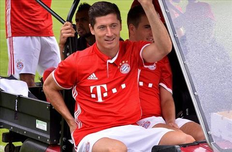 Chuyển nhượng Arsenal: Mua Lewandowski để lấy lòng Ozil?