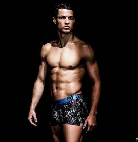 Ronaldo tung anh quan lot moi hinh anh