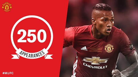 Valencia dưới thời Mourinho: Cơn lốc bên hành lang cánh phải