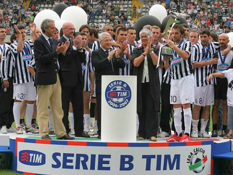 Juventus: Khi qua khu la Calciopoli va dem dai Serie B4