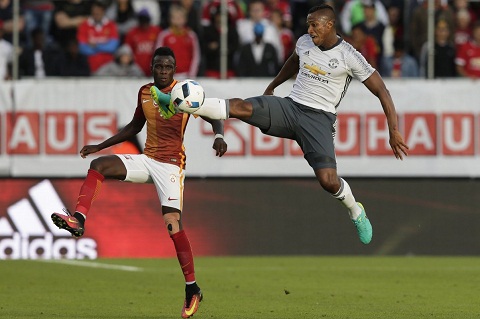 Hậu vệ Valencia: Sự lựa chọn không thể khác của Mourinho