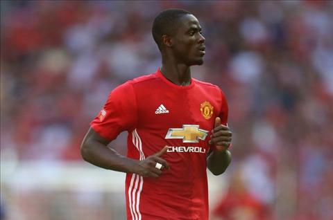 Arsenal lẽ ra phải mua một trung vệ như Eric Bailly