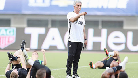 HLV Mourinho đau đầu tìm cách chống do thám cho M.U
