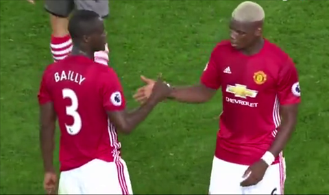 Pogba vs Bailly thực hiện màn ăn mừng siêu dị