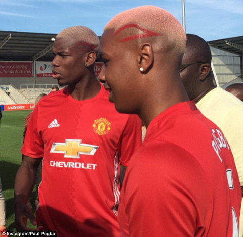 Paul Pogba giật mình khi gặp “hàng nhái” giống hệt