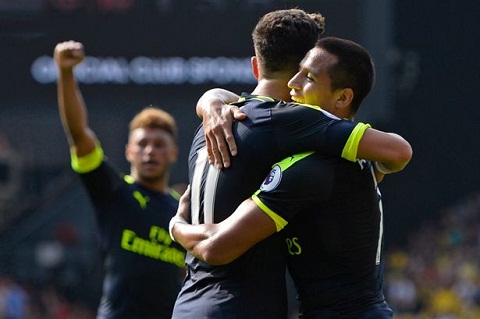 Watford 1-3 Arsenal Su tro lai cua Alexis Sanchez hinh anh