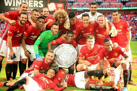 Jose Mourinho: Siêu cúp Anh là món quà dành cho … Van Gaal