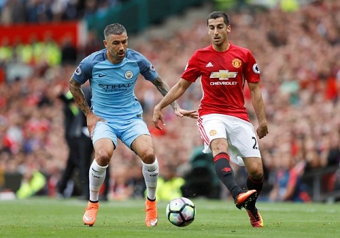 Mkhitaryan dùng Rooney để đáp trả Mourinho