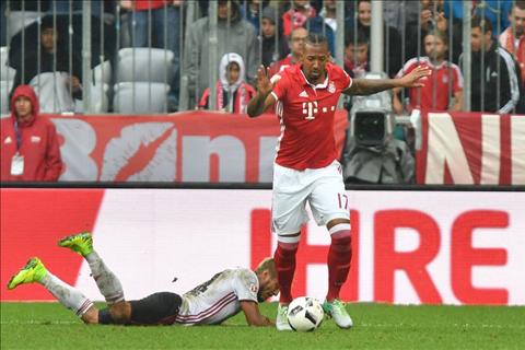 Noi bo Bayern luc duc vi trung ve Jerome Boateng hinh anh