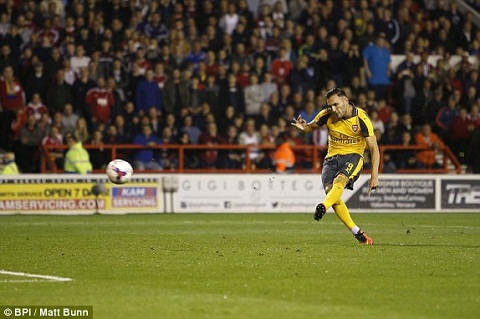 Nottingham Forest 0-4 Arsenal Perez ruc sang dua Phao thu di tiep hinh anh 3