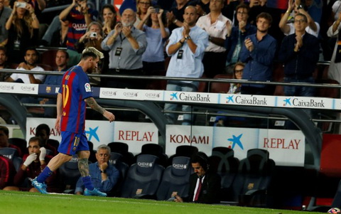 Barcelona mat Messi trong ba tuan do chan thuong.