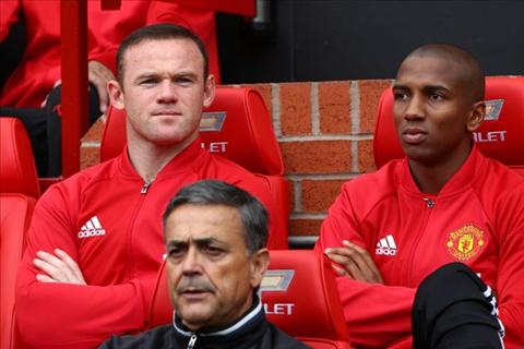 Mourinho ly giai ve quyet dinh de Rooney tren ghe du bi truoc Leicester hinh anh
