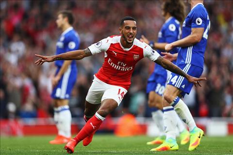 Walcott: “Arsenal khát khao chiến thắng nhiều hơn Chelsea”