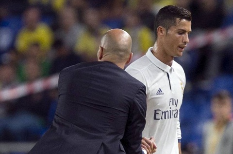 Diem tin bong da sang 279 Zidane phu nhan mau thuan voi Ronaldo hinh anh