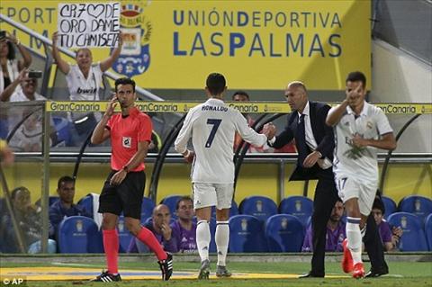 Ronaldo da ha hoa vu bi thay ra san tran dau voi Las Palmas