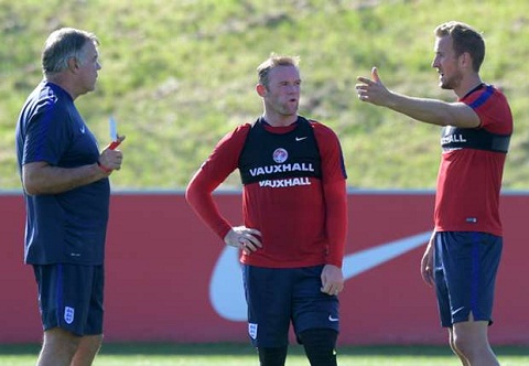 Rooney đang giết chết sự nghiệp của Kane