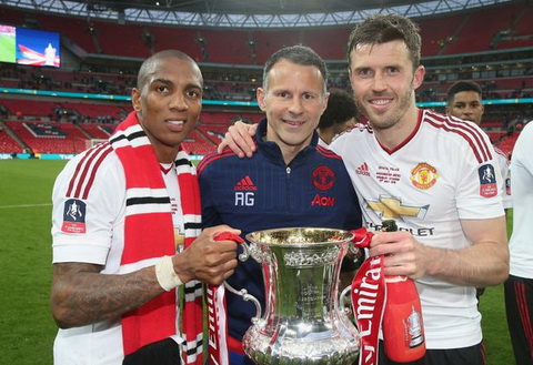 Sao MU kể chuyện tá hỏa vì mất huy chương vô địch FA Cup