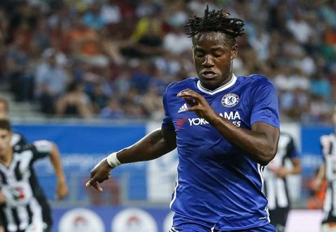 Vì sao Conte không dùng Batshuayi ở trận gặp Wolves?