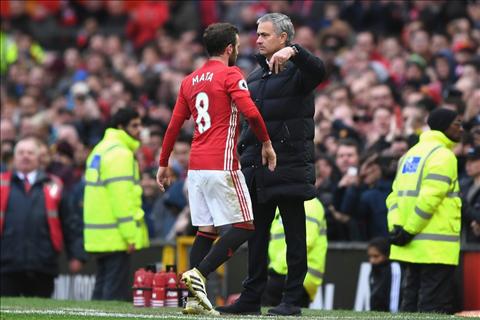 Mata Mourinho da thay doi, khong con dung xe bus hinh anh