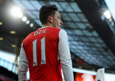 Mesut Ozil phat met vi nhung chi trich tai Arsenal.