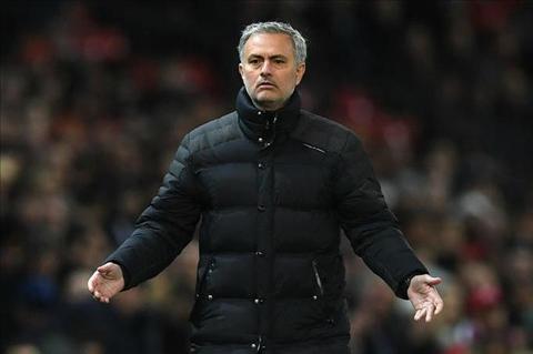 Mourinho Xa roi thoi tan cong vu bao cua MU! hinh anh