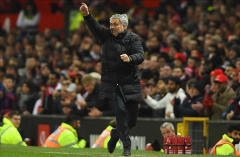 Mourinho giải thích tình huống va chạm với Klopp