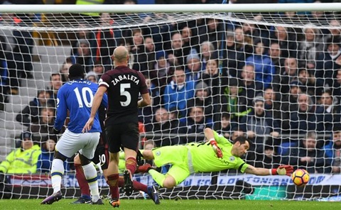 Pep Guardiola: Không thay đổi là chết