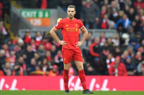 Thua tham Leicester, Liverpool con don tin du tu Henderson hinh anh