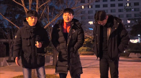 Tiền vệ Xuân Trường trổ tài đá cầu ở Hàn Quốc