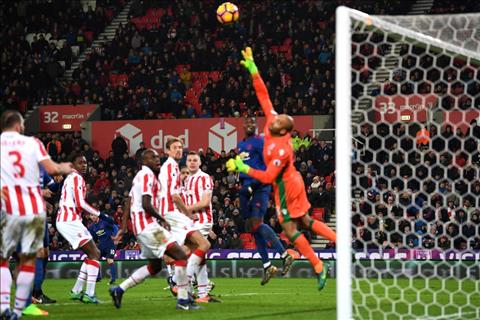 Điểm nhấn Stoke 1-1 M.U: Rooney đi vào lịch sử