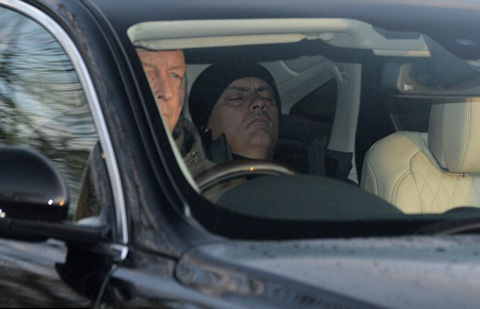 HLV Mourinho ngủ gật trước bán kết Cúp Liên đoàn Anh