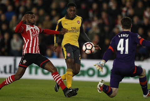 Xuất sắc nhất trận với cú đúp, Welbeck vẫn bị Wenger chê bai