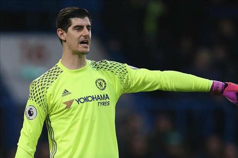 Chelsea ngan can thu mon Courtois den Real hinh anh 2