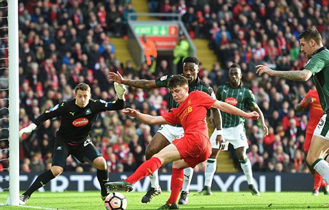 Du am Liverpool 0-0 Plymouth That vong bay Quy tre hinh anh 3