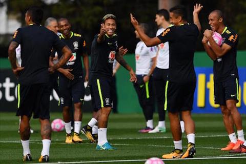 Neymar hoi ngo cung Nguoi ngoai hanh tinh Ronaldo hinh anh